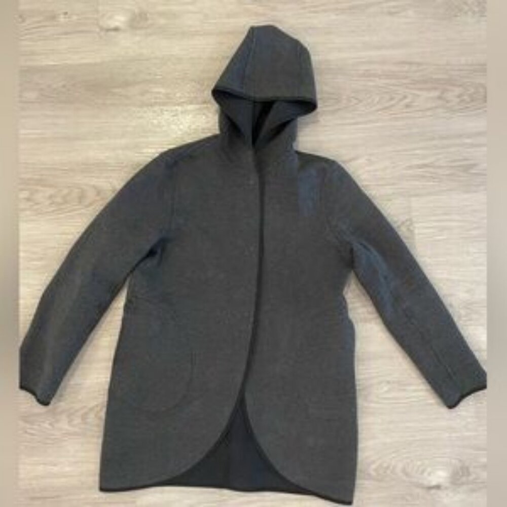 LULULEMON Reversible Grey & Black Long Button up Jacket. Size M